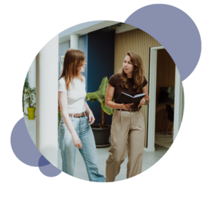 2 Jobtoolz medewerkers hebben een meeting